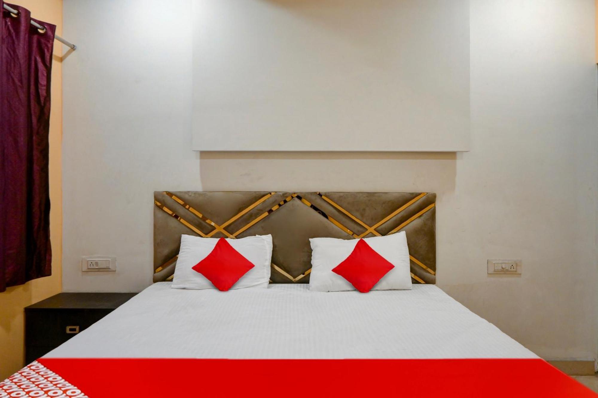 Hotel O Club Toronto Durg Bagian luar foto