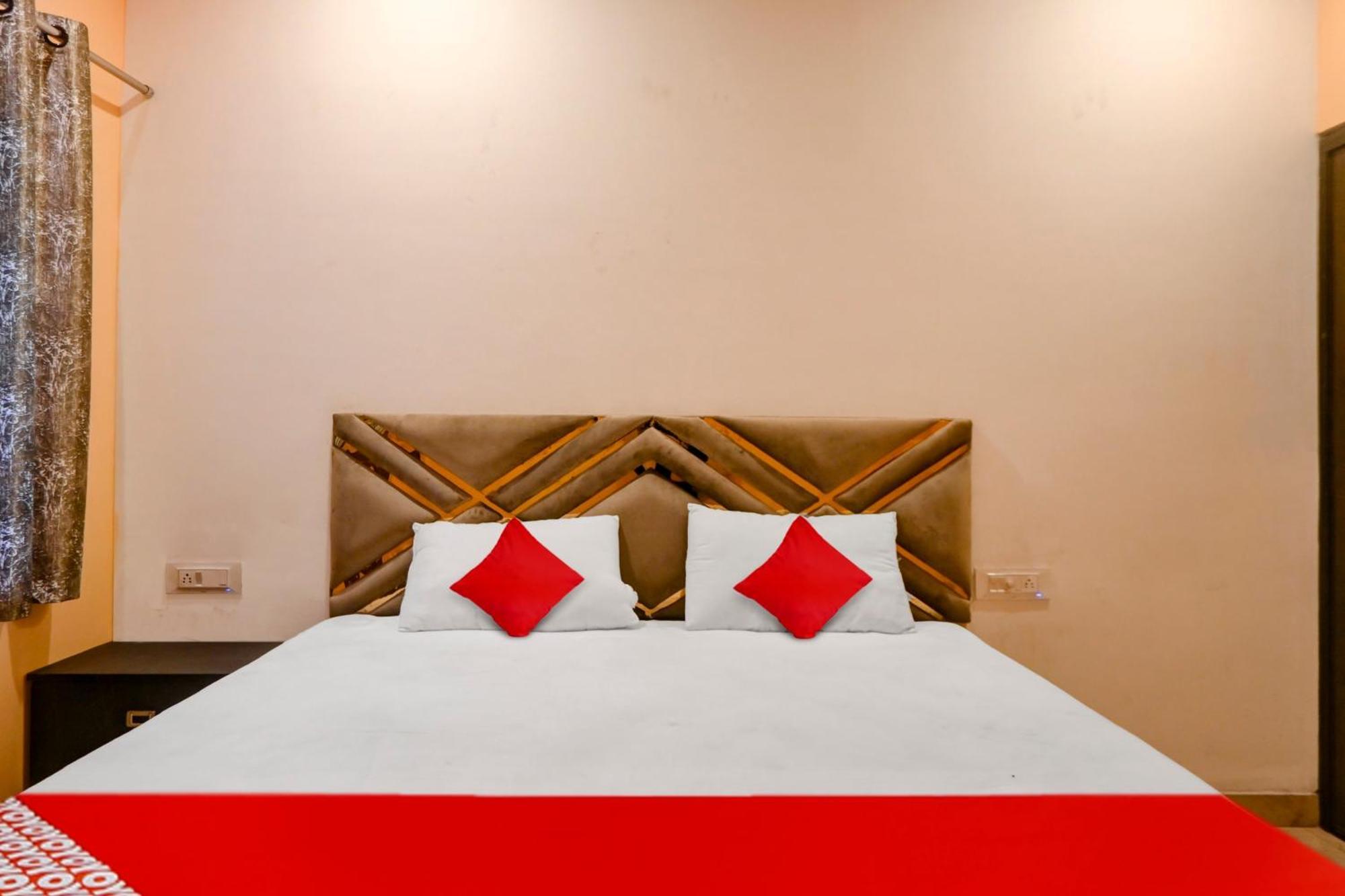 Hotel O Club Toronto Durg Bagian luar foto